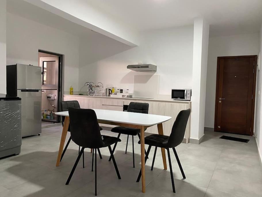 Modern Flat In Flic En Flac-Walk To The Beach Экстерьер фото